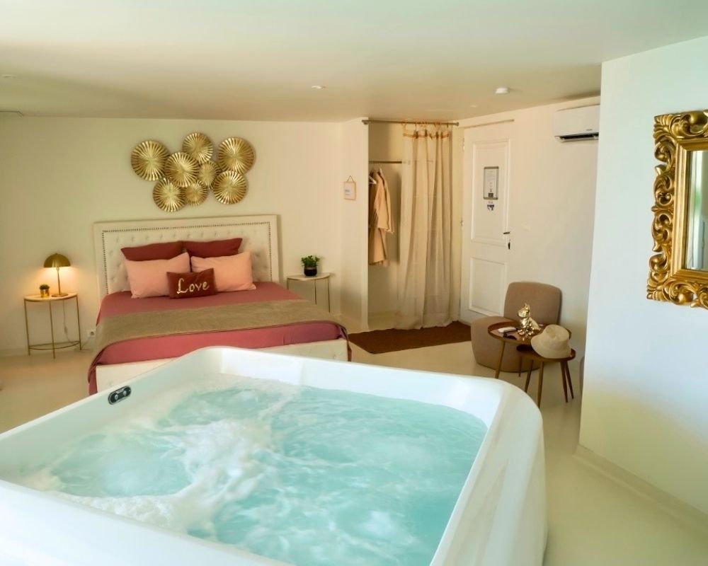 Suite lumineuse vue mer Marseille Suite lumineuse et spacieuse avec vue directe sur la mer Méditerranée